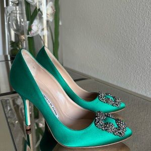 Authentic Manolo Blahnik Hangisi pumps size 35.5